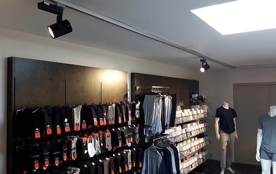 atleet reparatie Grand Clothing Shops Lighting Application - Retail Lighting - Lowcarbonlux.com